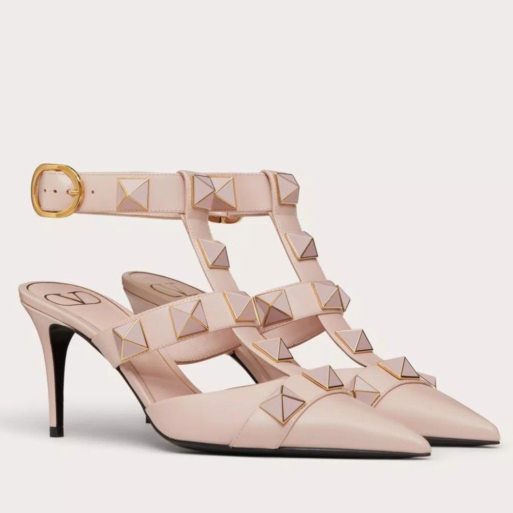 Cheap Reps Valentino Roman Enameled Stud Pumps In Powder Calfskin