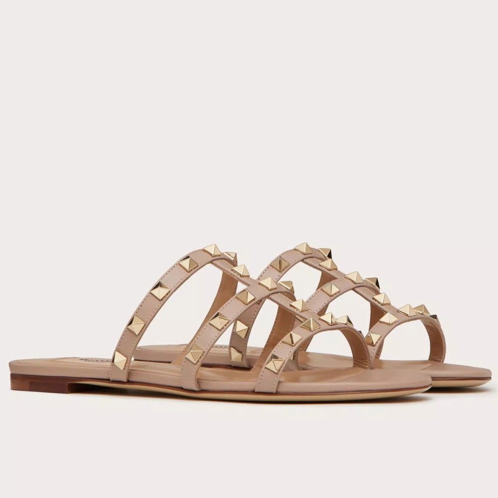 Cheap Reps Valentino Garavani Rockstud Flat Sandals In Poudre Calfskin